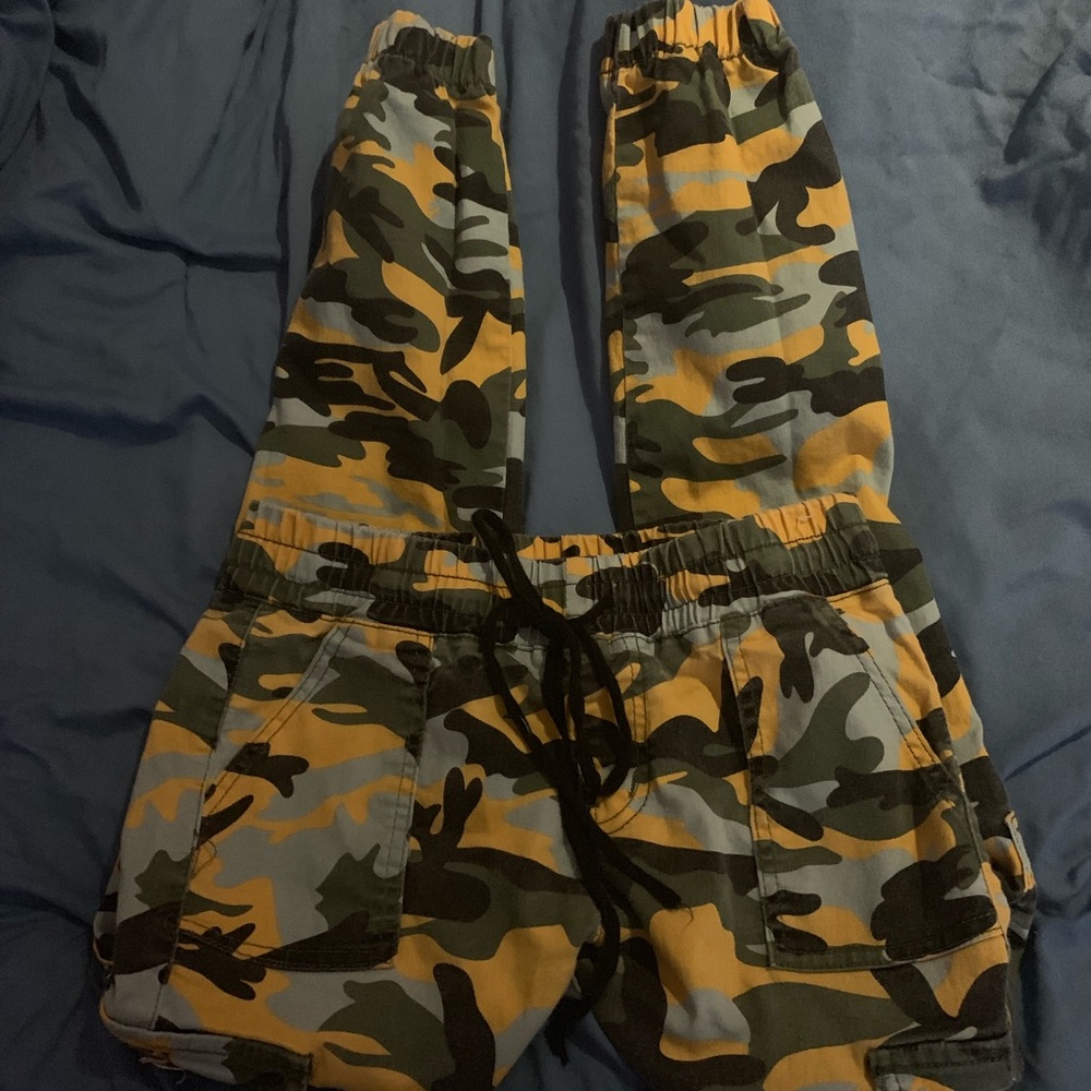 Cute girls cargo yellow pants😌💛